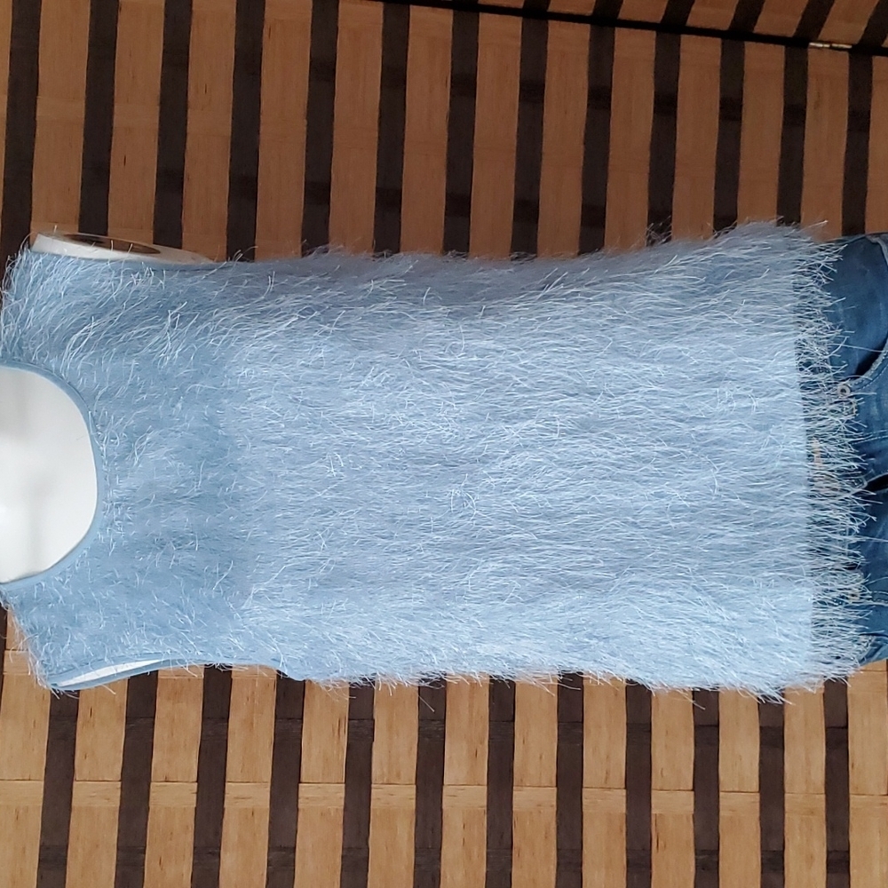 Vince Camuto Ice blue furry tank top - Picture 2 of 8